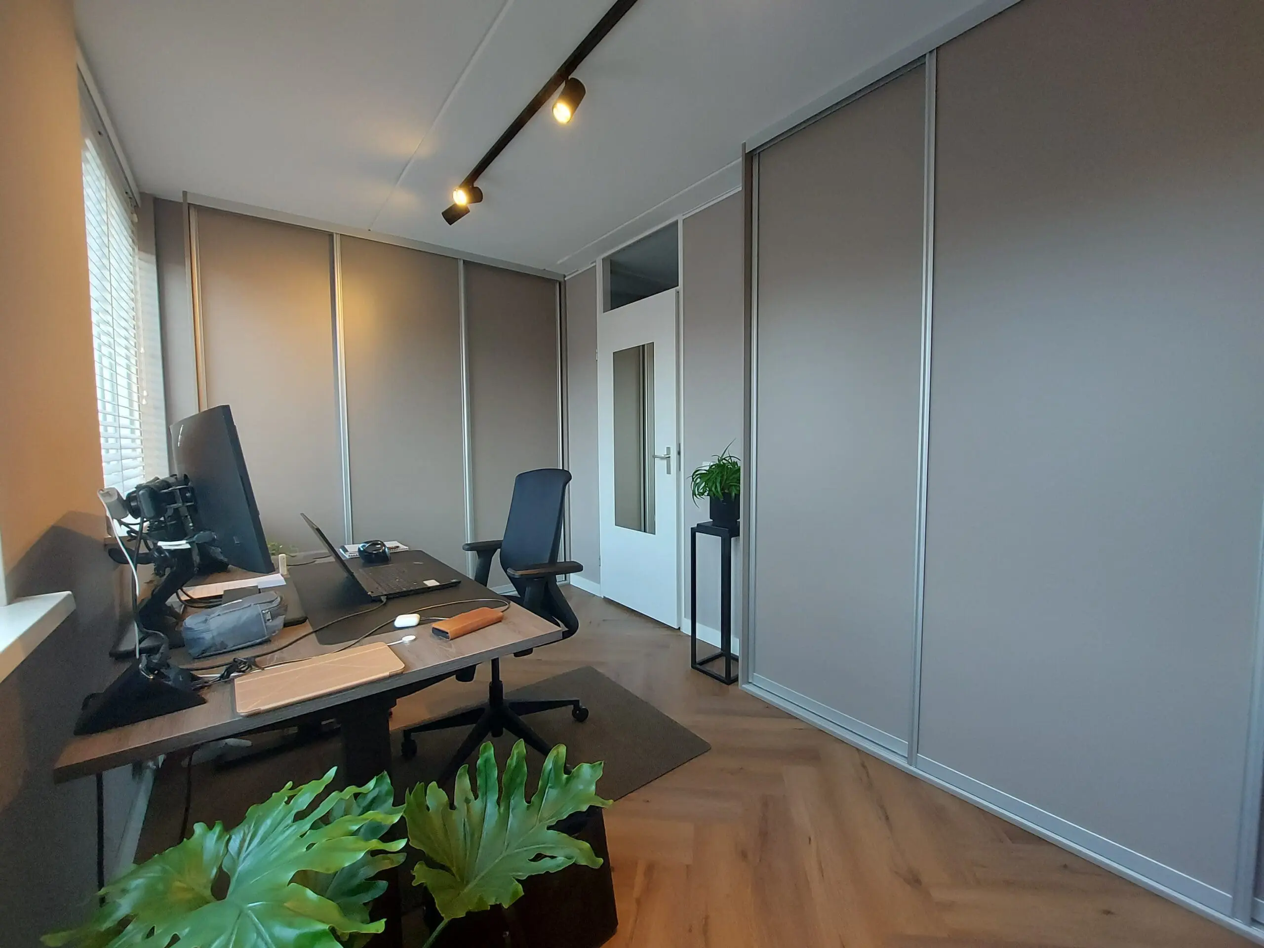 inbouwkast met schuifdeuren werkplek apeldoorn
