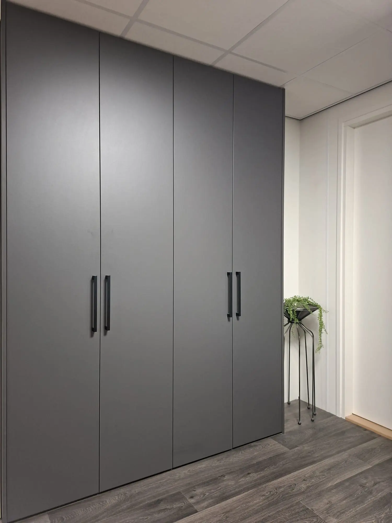 kast op maat met openslaande deuren werkplek