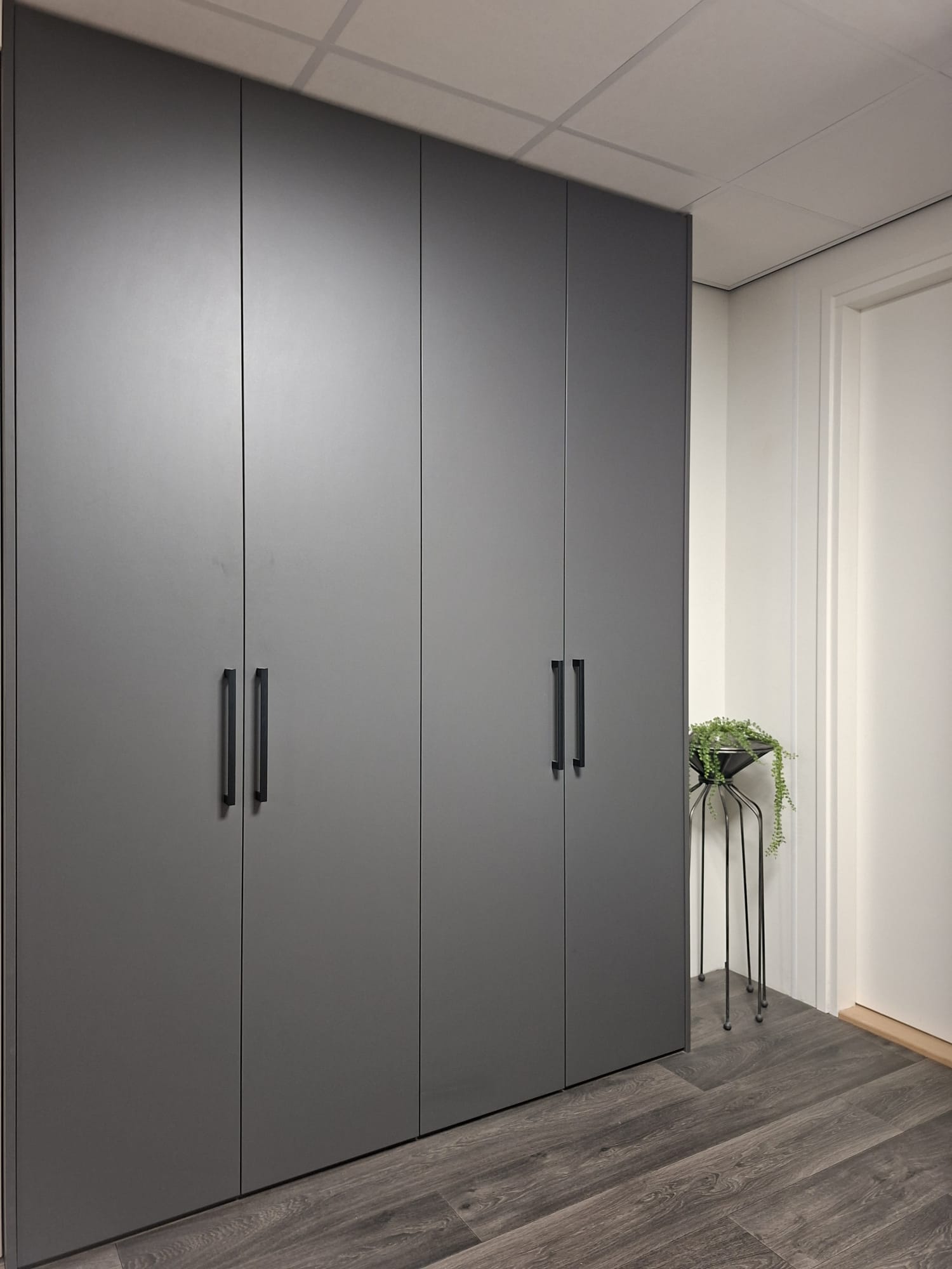 kast op maat met openslaande deuren werkplek